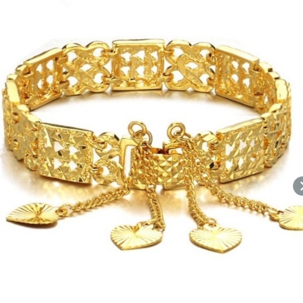 Elegant Gold Bracelet with Heart Charms